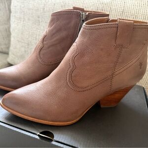 Frye Regina bootie- Women's Brown Leather Ankle Boots